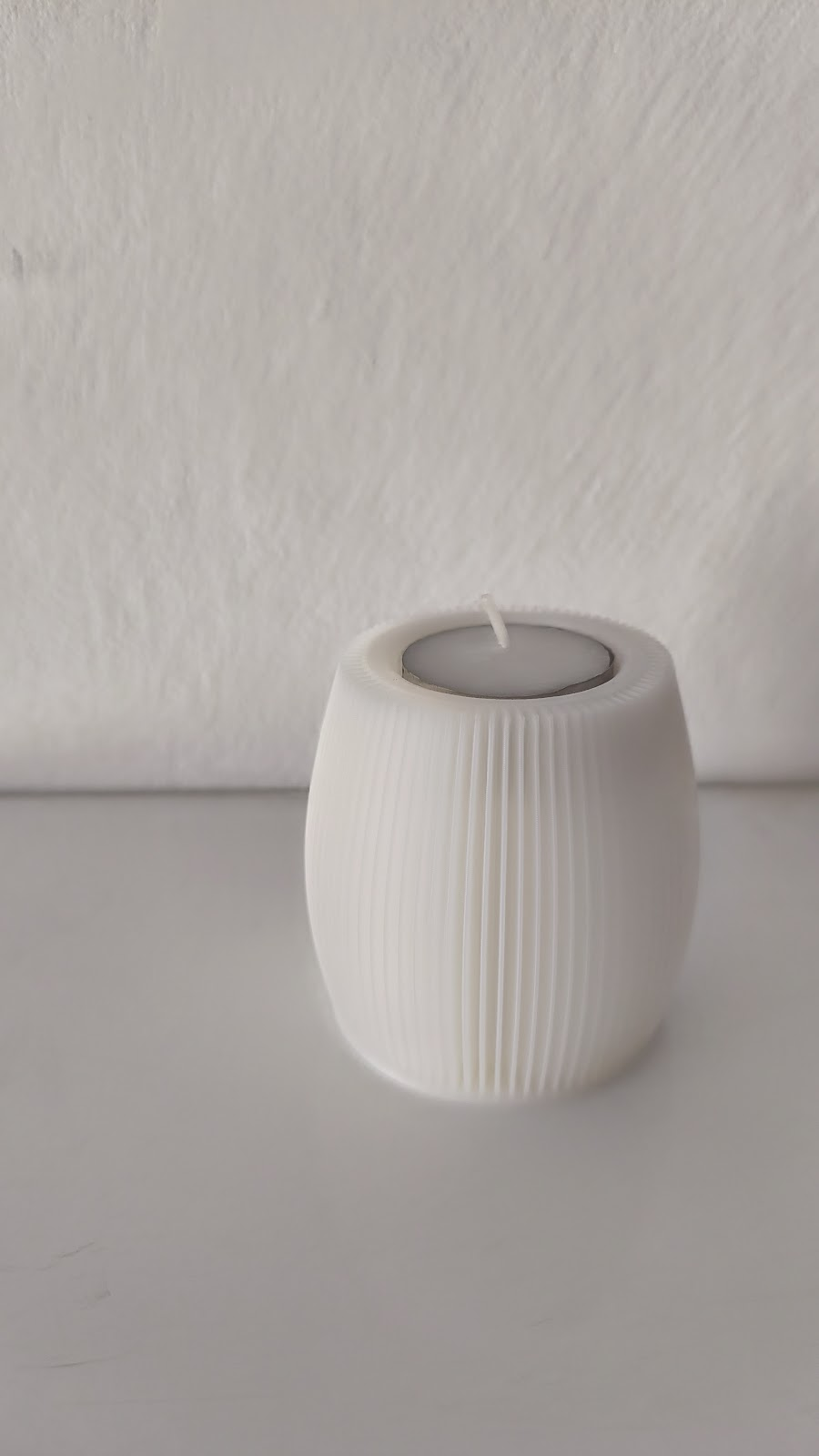 Ribbed candle holder